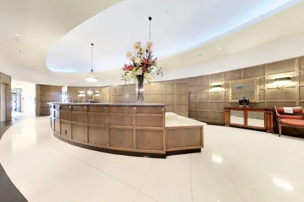 102 Bloor ST W #810, Toronto C02, ON M5S 1M8