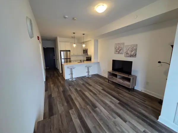 50 Lakebreeze DR #327, Clarington, ON L1B 0V9