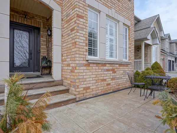 208 Maria Antonia RD, Vaughan, ON L4H 2Z4