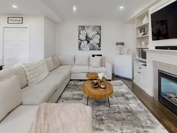 208 Maria Antonia RD, Vaughan, ON L4H 2Z4