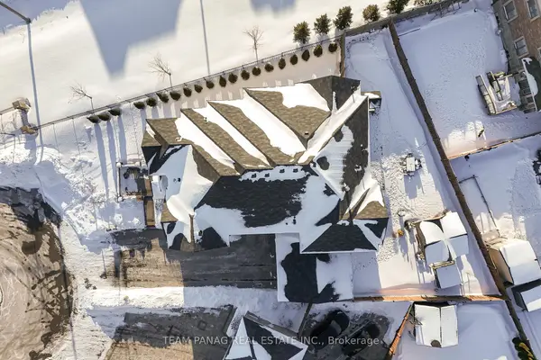 26 Adonis Close, Brampton, ON L6P 4K4