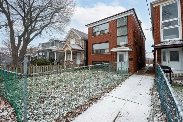 10 Lapp ST, Toronto W03, ON M6N 3W6