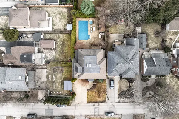 31 Gardenvale RD, Toronto W07, ON M8Z 4C2