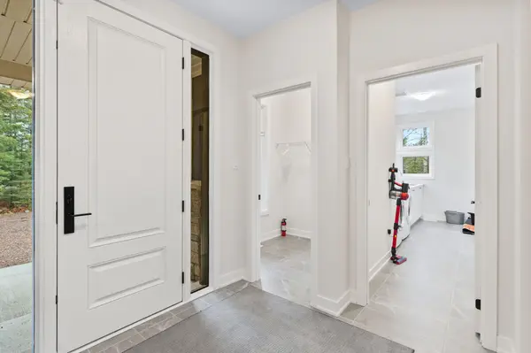 1049 Greensview DR, Lake Of Bays, ON P1H 0K1