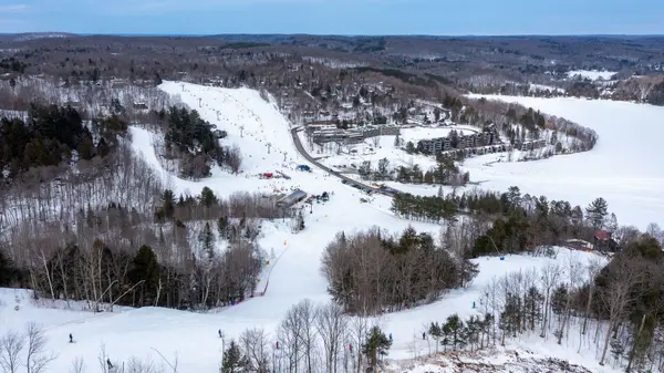 3 TREE TOPS LN #302, Huntsville, ON P1H 1A9