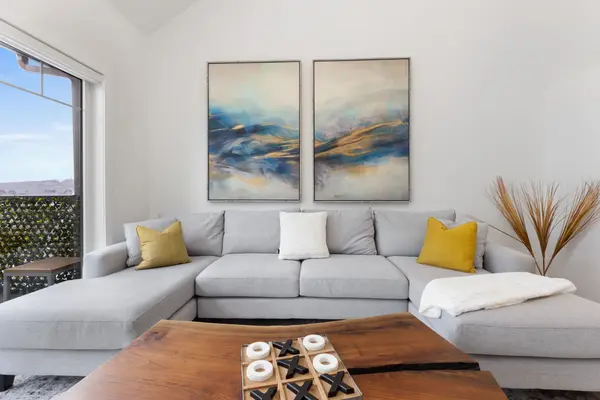 3 TREE TOPS LN #302, Huntsville, ON P1H 1A9