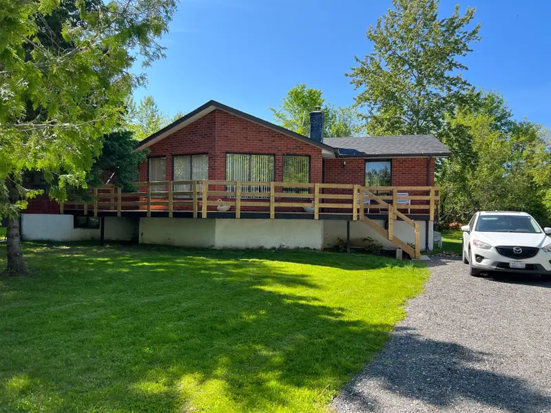 4 MACPHERSON CRES, Kawartha Lakes, ON K0M 2B0