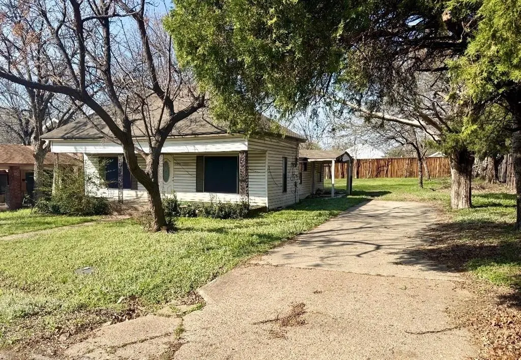 7042 Walnut Street, Frisco, TX 75033