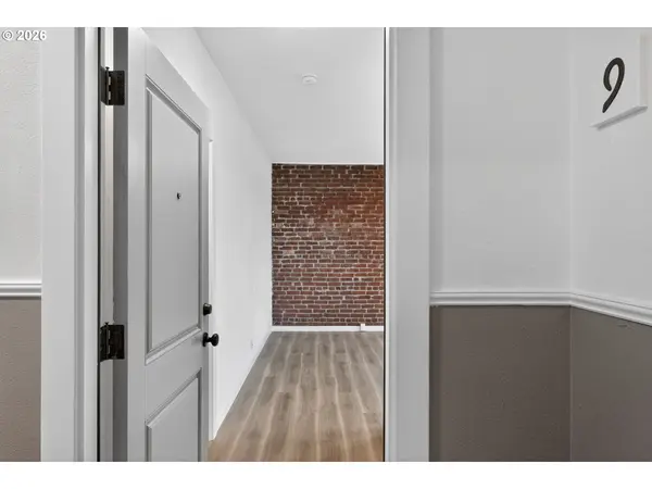 708 N KILLINGSWORTH ST #9, Portland, OR 97217