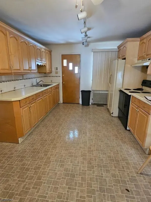 1924 Caroline Ave, Linden City, NJ 07036