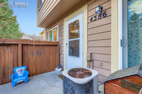 4386 Hawks Lookout LN, Colorado Springs, CO 80916