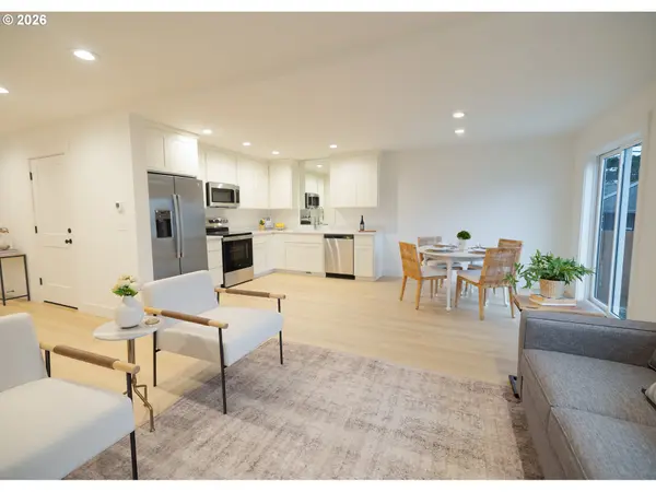 944 H AVE, Seaside, OR 97138