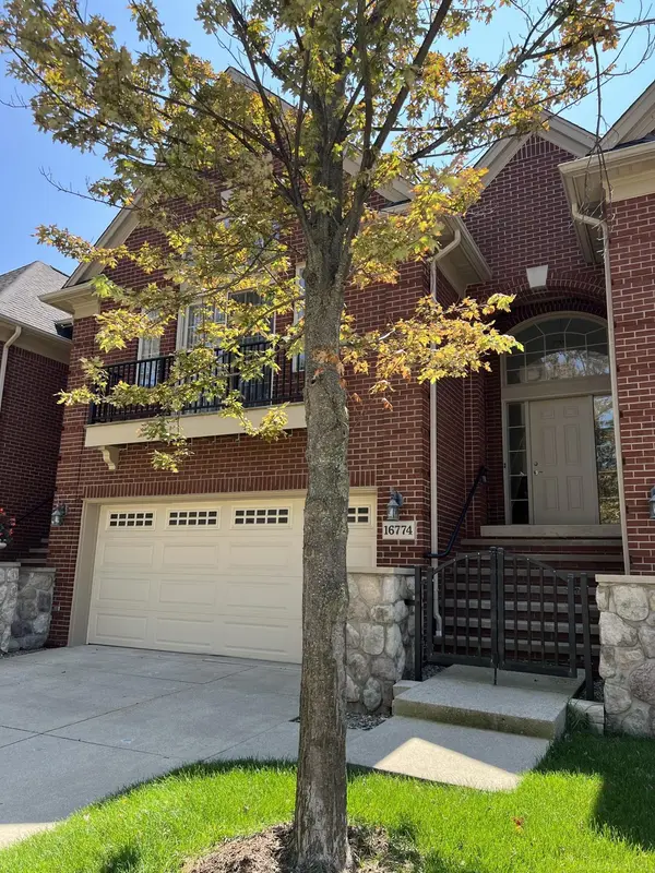 16774 Newbury AVE, Macomb Twp, MI 48044