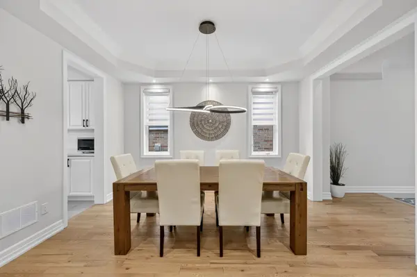 30 HUTTON CRES, Essa, ON L3W 0R6