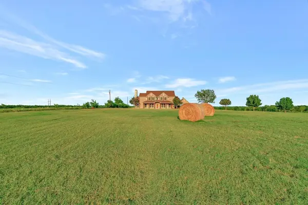 1810 Longbranch Road, Waxahachie, TX 76065