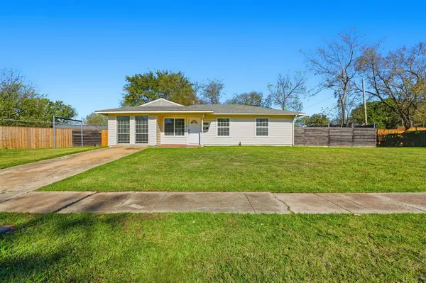 1013 Casa Drive,  Mesquite,  TX 75149