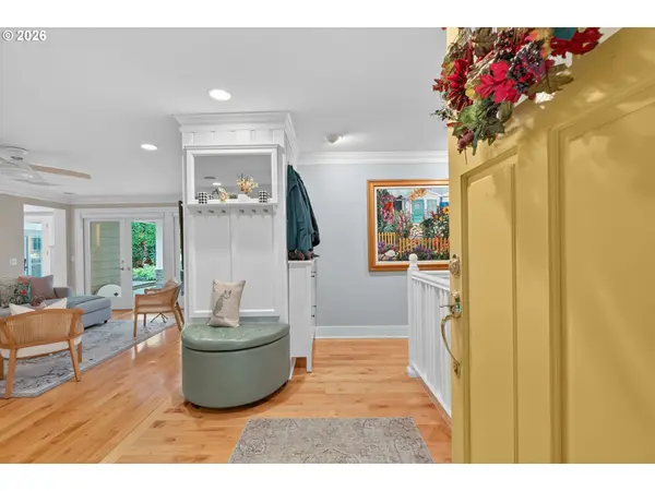 18665 TRILLIUM DR, West Linn, OR 97068