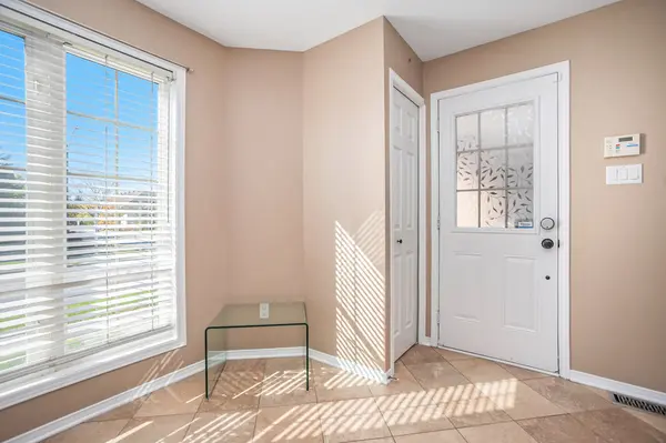 904 Longfields DR, Barrhaven, ON K2J 5K6