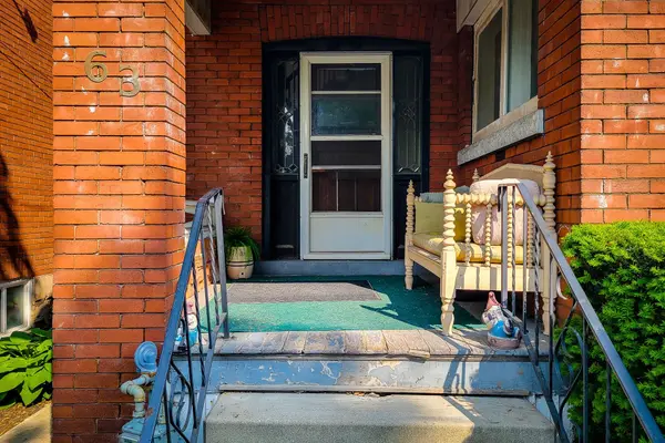 63 Carrick AVE, Hamilton, ON L8M 2W4