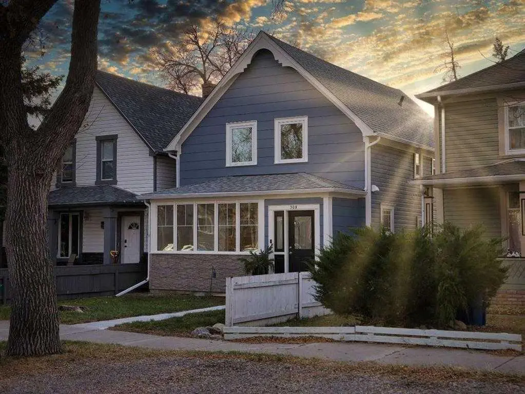 308 7A AVE S, Lethbridge, AB T1J 1N5