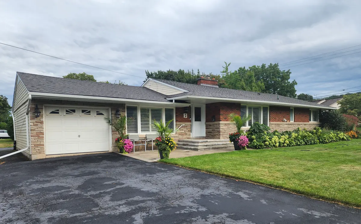 2 Lynnwood AVE, Grimsby, ON L3M 2X6