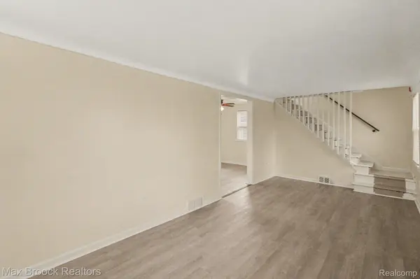 25973 Southwestern HWY, Redford Charter Township, MI 48239