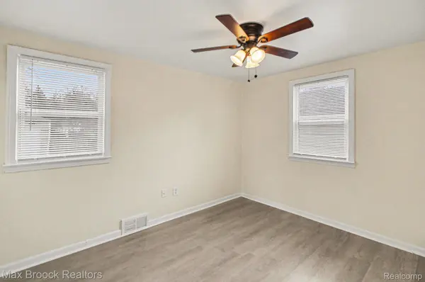 25973 Southwestern HWY, Redford Charter Township, MI 48239