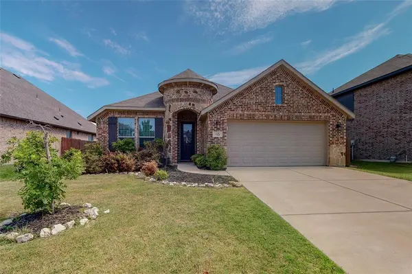 733 Ravenwood Drive, Saginaw, TX 76179