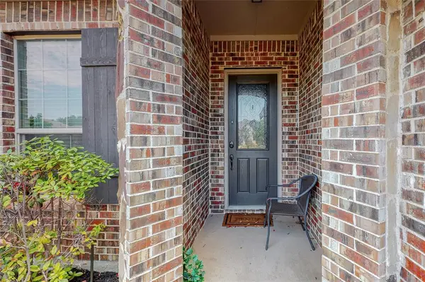 733 Ravenwood Drive, Saginaw, TX 76179