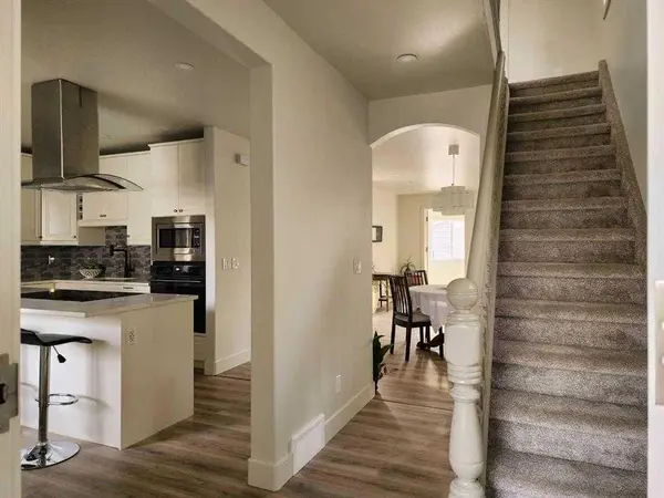 308 7A AVE S, Lethbridge, AB T1J 1N5