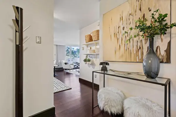 1709 19 AVE SW #302, Calgary, AB T2T 0J5