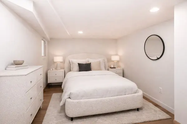 533 Beresford AVE #BSMT, Toronto W02, ON M6S 3C2