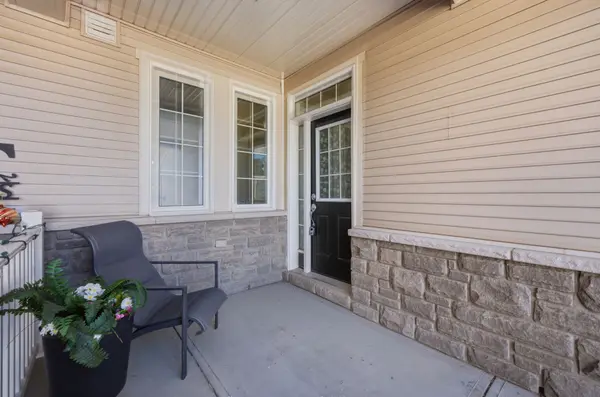 104 Laramie CRES, Barrhaven, ON K2J 5Z8