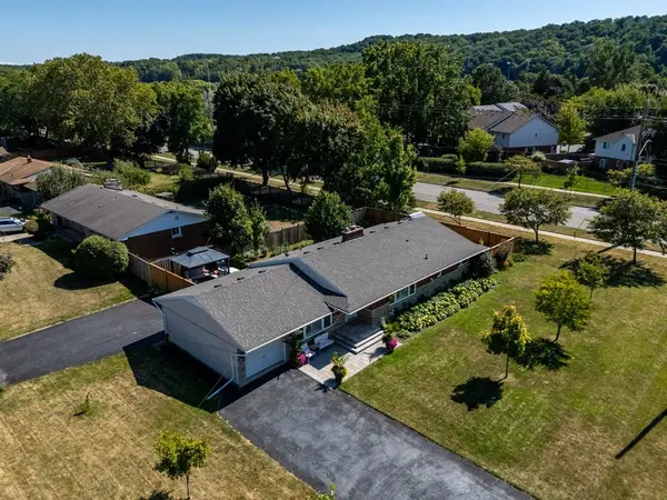 2 Lynnwood AVE, Grimsby, ON L3M 2X6