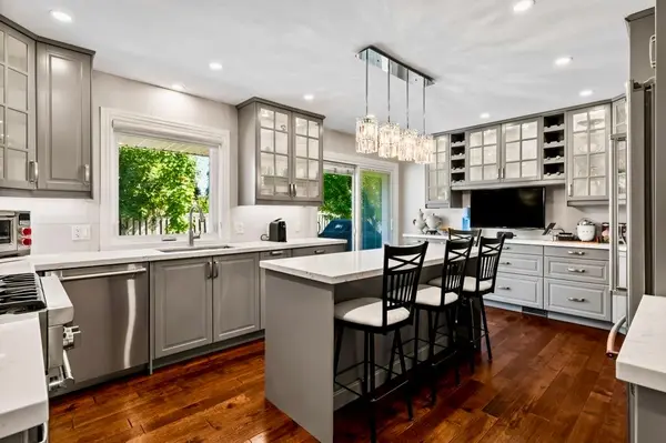 2 Lynnwood AVE, Grimsby, ON L3M 2X6