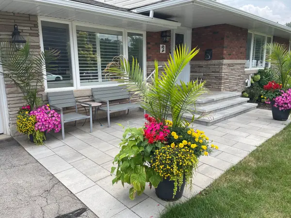 2 Lynnwood AVE, Grimsby, ON L3M 2X6