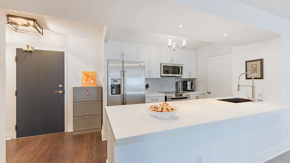 330 Mccowan RD #1101, Toronto E08, ON M1J 3N3