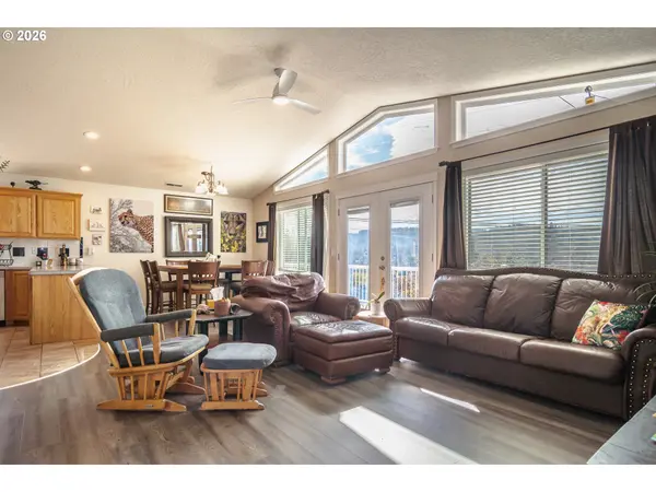 918 NE MALHEUR AVE, Roseburg, OR 97470