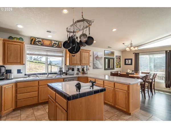 918 NE MALHEUR AVE, Roseburg, OR 97470