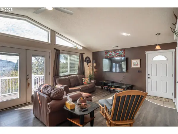 918 NE MALHEUR AVE, Roseburg, OR 97470