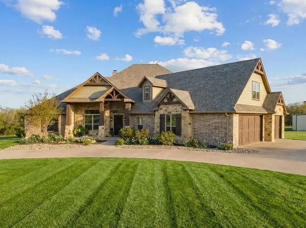 3512 Lakota Court, Granbury, TX 76048