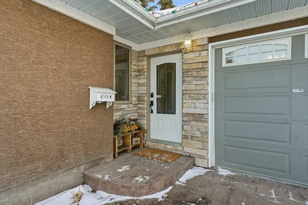 14 Sherwood CRES, Red Deer, AB T4N 0A3