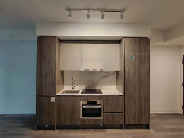 180 Front ST E #1615, Toronto C08, ON M5A 0A9