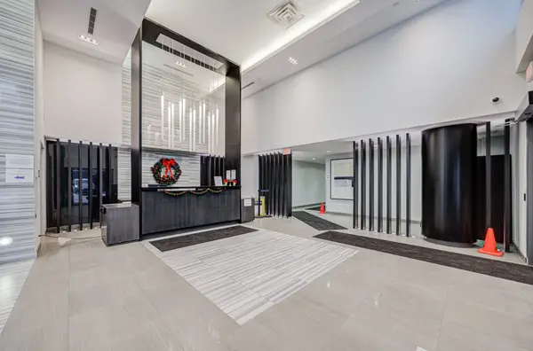 55 Oneida CRES #LPh08, Richmond Hill, ON L4B 0E8