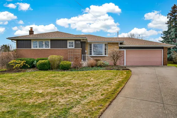 23 Almond GDNS,  Grimsby,  ON L3M 2K2