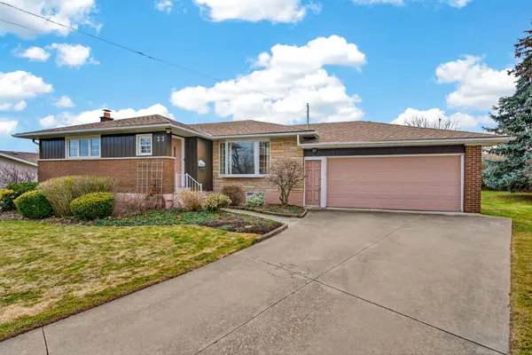 23 Almond GDNS, Grimsby, ON L3M 2K2