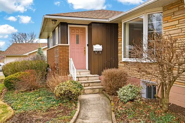 23 Almond GDNS, Grimsby, ON L3M 2K2