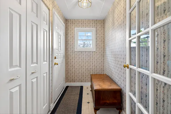 23 Almond GDNS, Grimsby, ON L3M 2K2