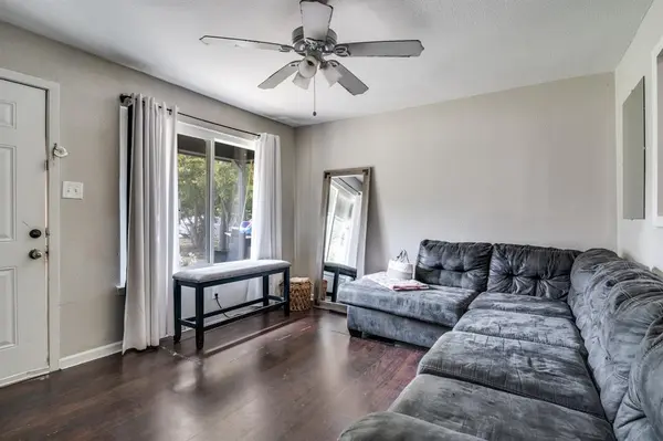 1309 Woodcrest Drive, Mesquite, TX 75149