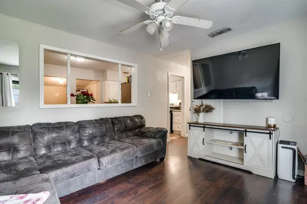 1309 Woodcrest Drive, Mesquite, TX 75149